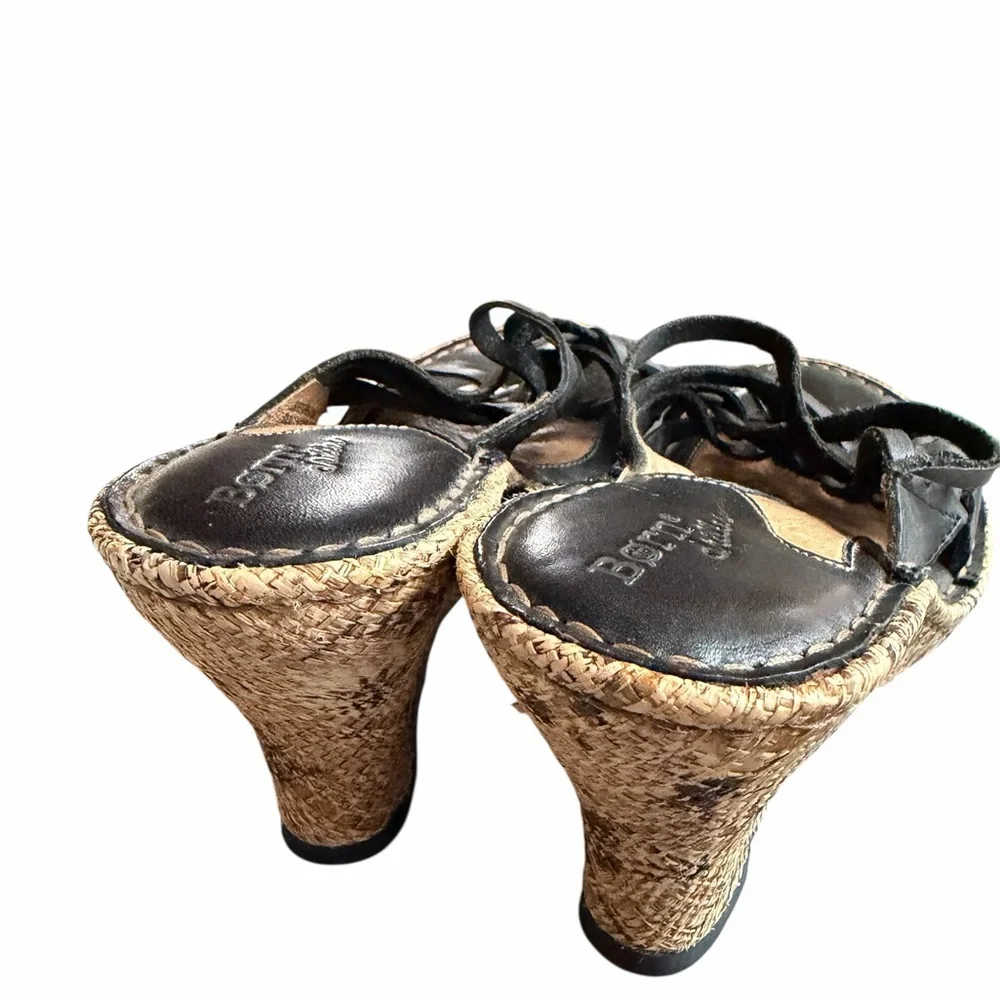 Y2K NWOT Born Drilles Black Strappy‎ Leather 3.5” Wedge Sandals